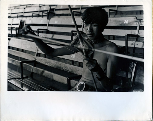 Paul Wong making a 'God's eye' at Stadium Gallery, 1971, Courtesy of Paul Wong